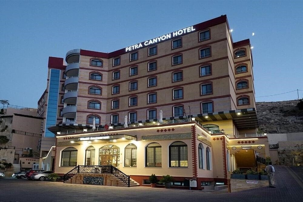 Отель Petra Canyon Hotel 4*