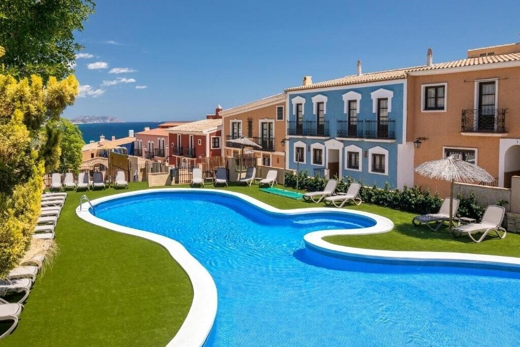 Отель Occidental Pueblo Acantilado 4*