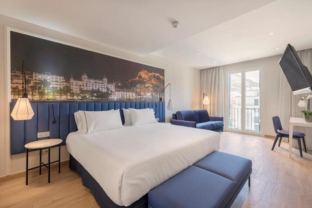 Отель Eurostars Mediterranea Plaza 4*