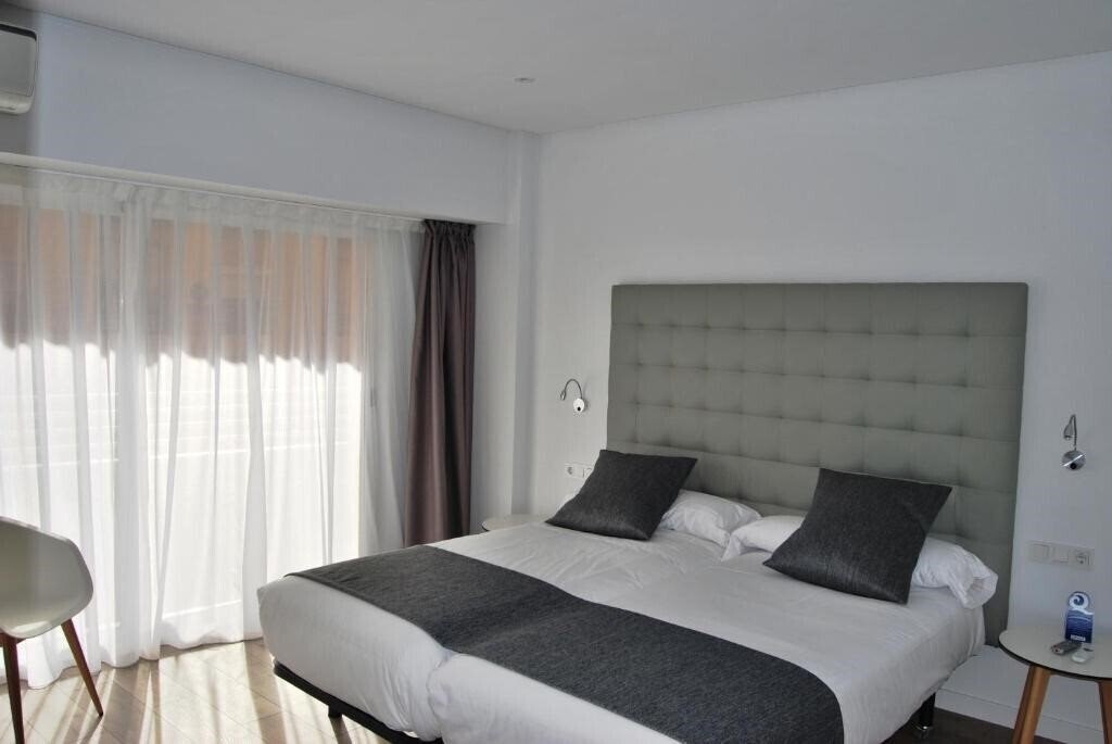 Отель Estudiotel Alicante 2*