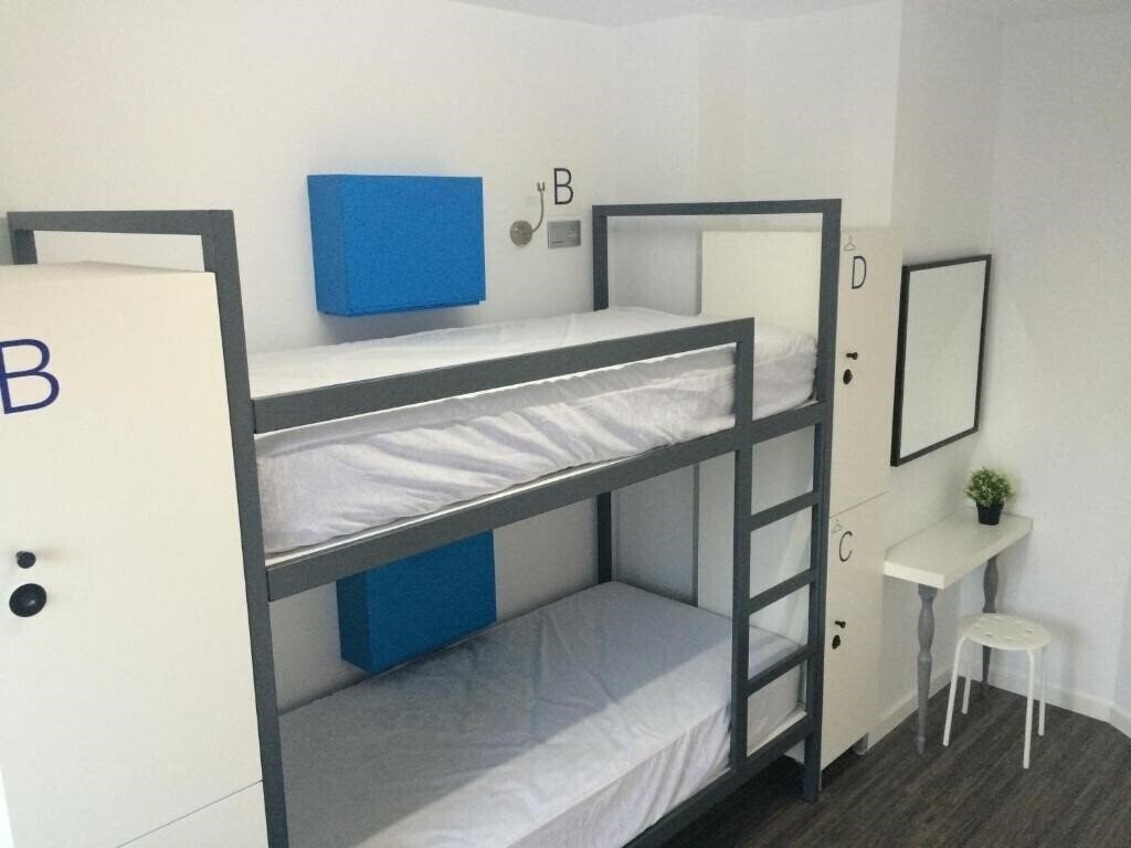 Готель Chameleon Hostel Alicante 2*
