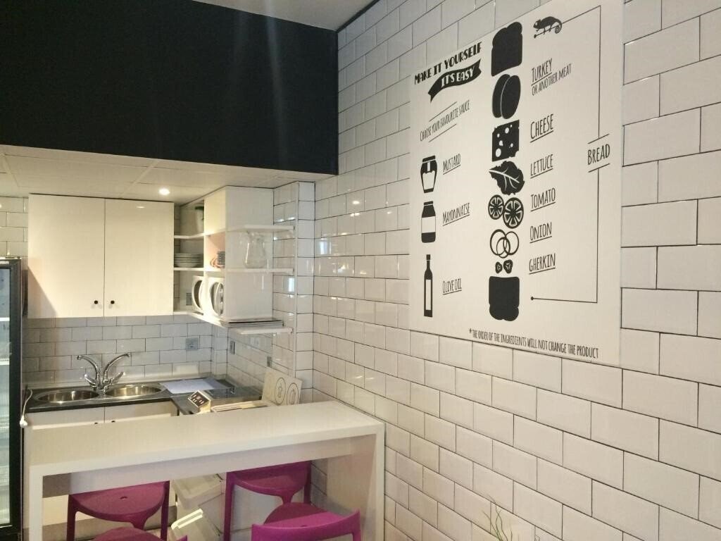 Фото Chameleon Hostel Alicante 2*