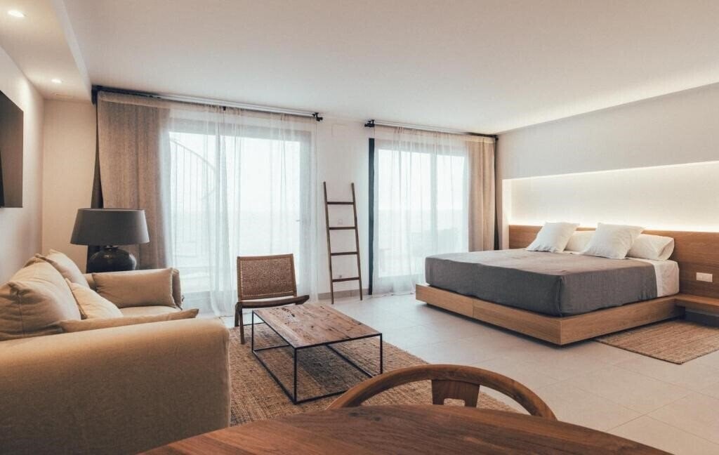Отель Cala Lanuza Suites 4*