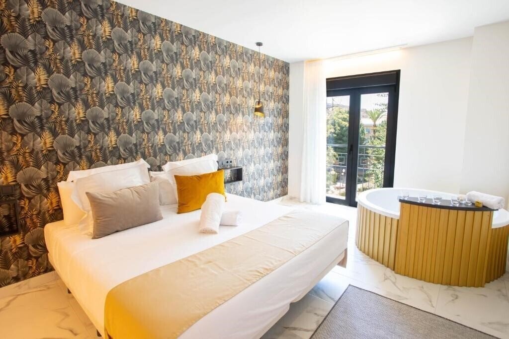 Фото Reina Victoria La Plaza 4*