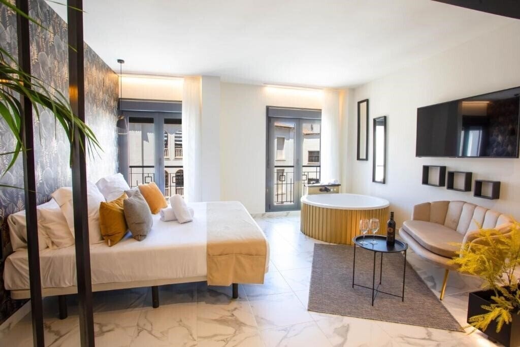 Готель Reina Victoria La Plaza 4*