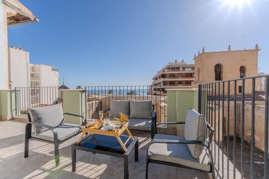 Отель Apartamentos La Basilica by BeAlicante 3*