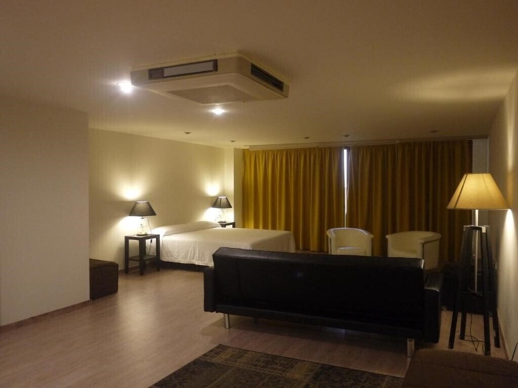 Фото La Portuguesa Apartments 3*