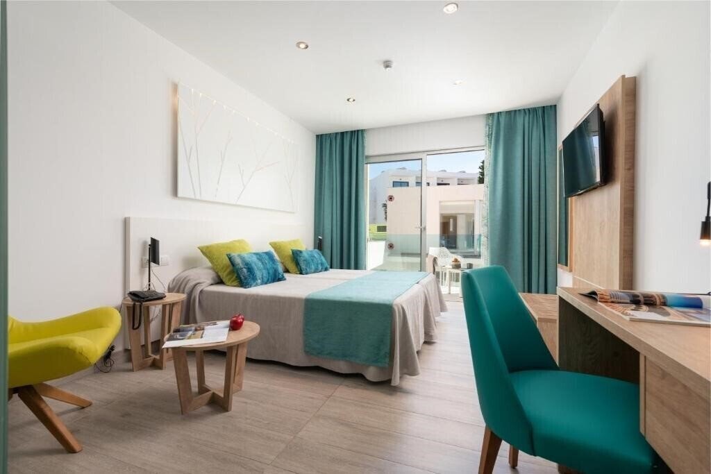 Фотографія More 3*