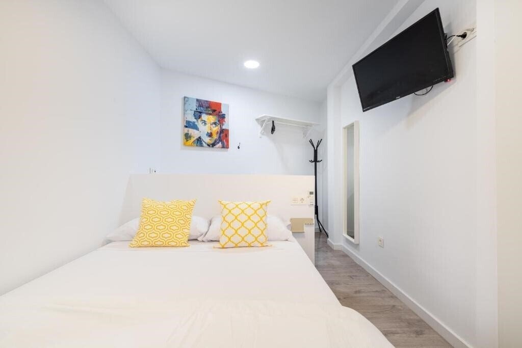 Фотографія BF Rooms Almeria Centro (ex. B & Butik Almeria Centro) 3*