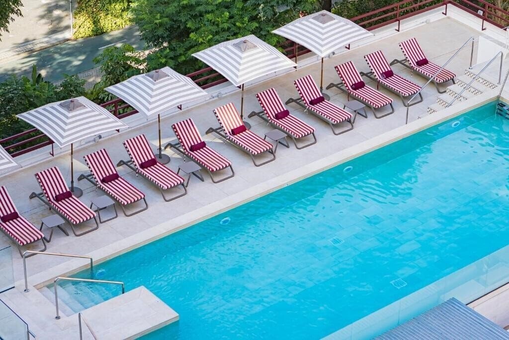 Отель Hesperia Sevilla 4*