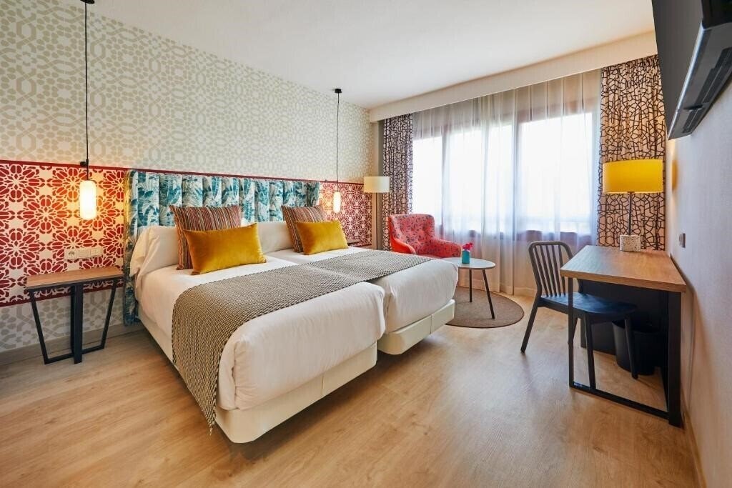 Фото Hesperia Sevilla 4*