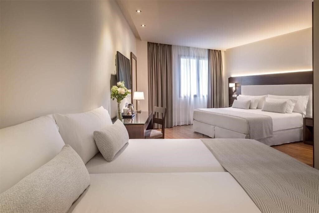 Фото Occidental Granada 4*