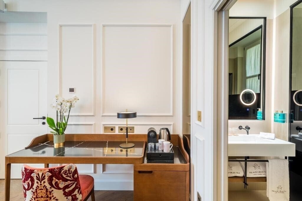 Фото Palacio Gran Via A Royal Hideway 5*