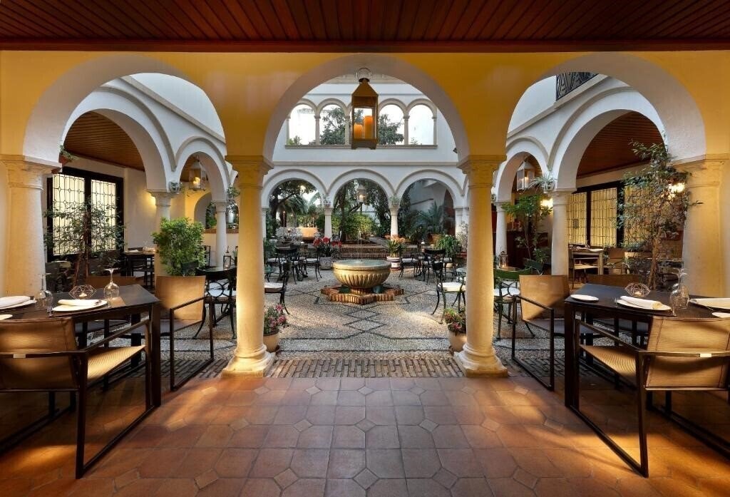 Готель Eurostars Conquistador 4*