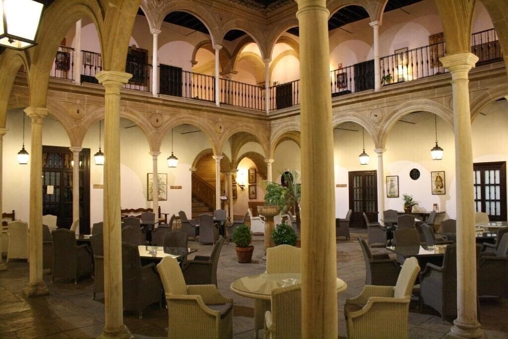 Отель Parador De Ubeda 4*