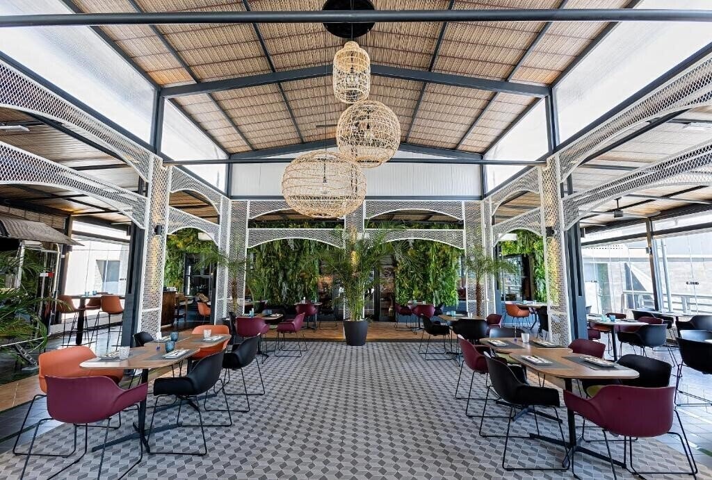 Фото Hotel Vertice Sevilla Aljarafe Bormujos 4*