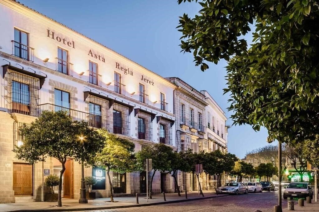 Готель Eurostars Asta Regia 4*