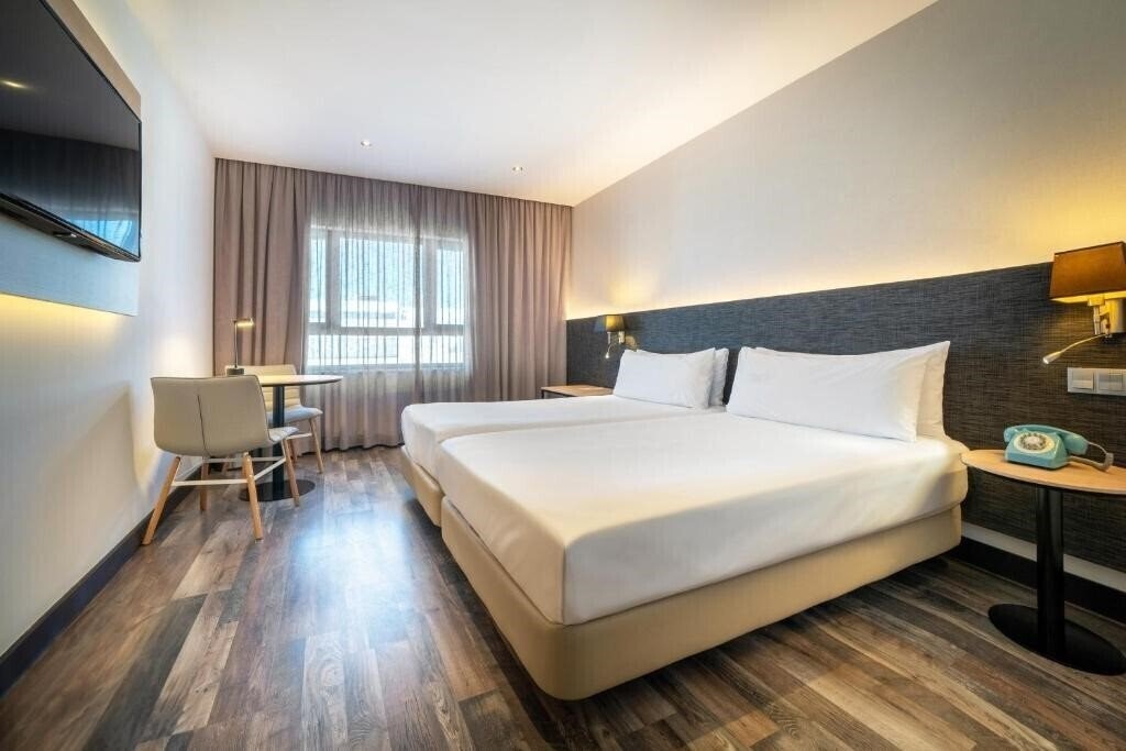 Отель Hotel Cadiz Paseo Del Mar Affiliated By Melia 4*