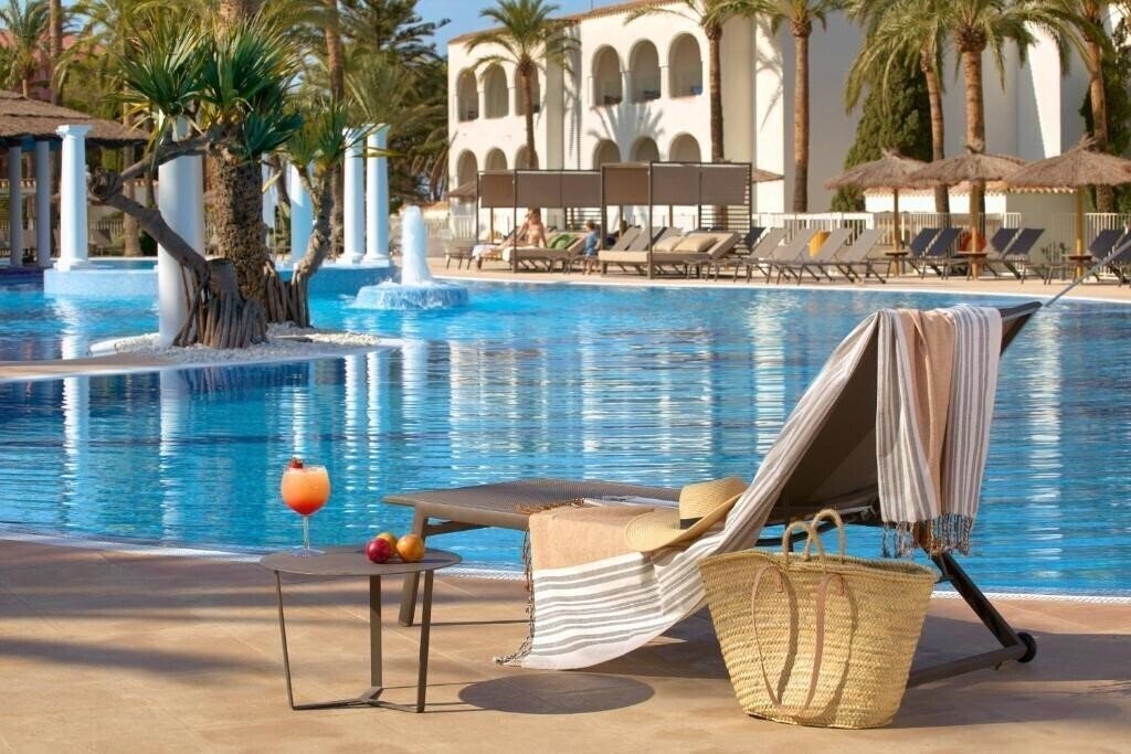 Отель Melia Zahara Resort & Villas 4*