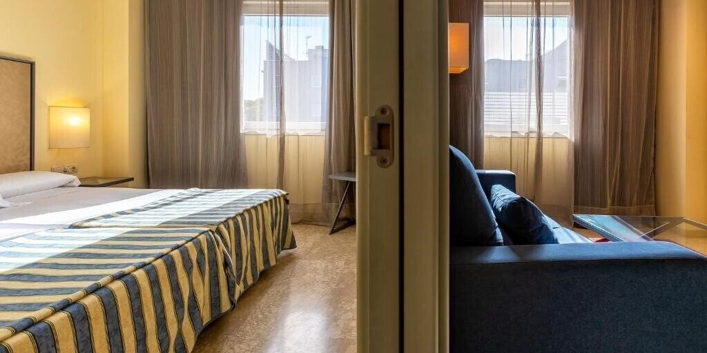 Фото Apartamentos Vertice Sevilla Aljarafe 3*