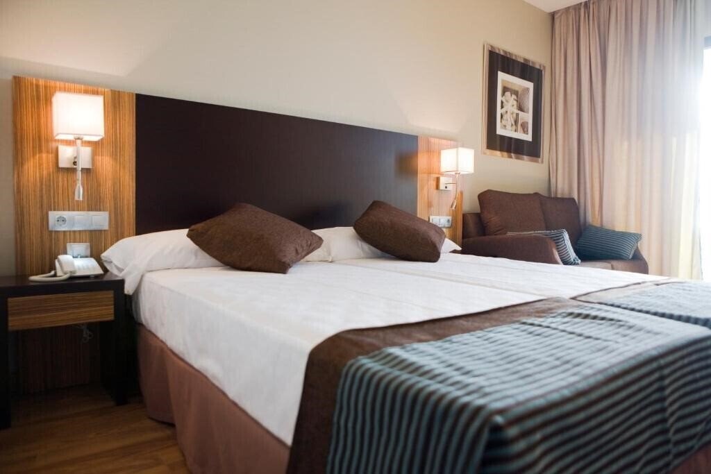 Фото Conilsol Hotel Y Apartamentos (ex. Apartamentos Conilsol, Hotel Conilsol) 3*