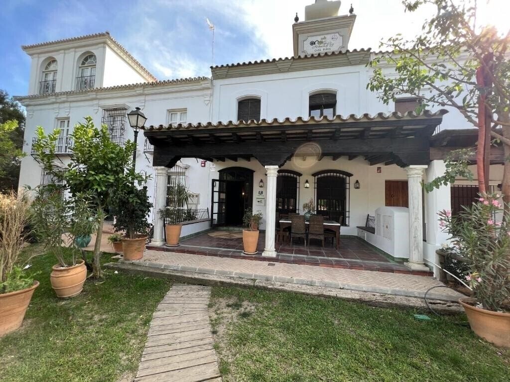 Готель On Acebuchal 23 2*