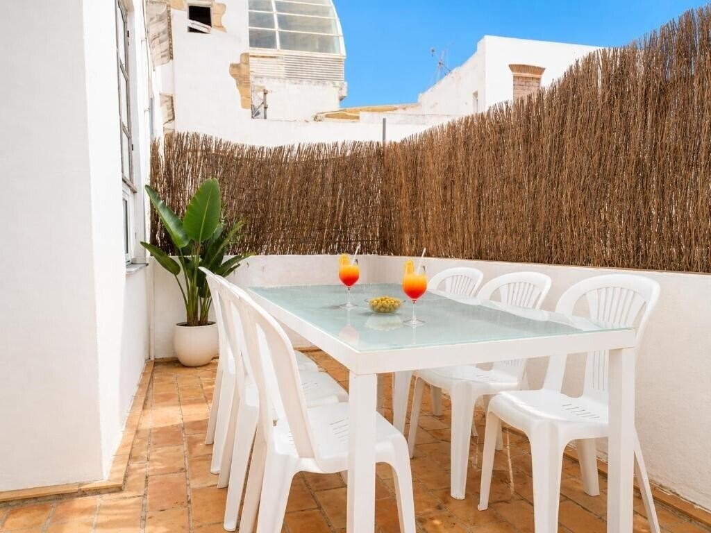 Фотография Apartamentos Larga 70 2*
