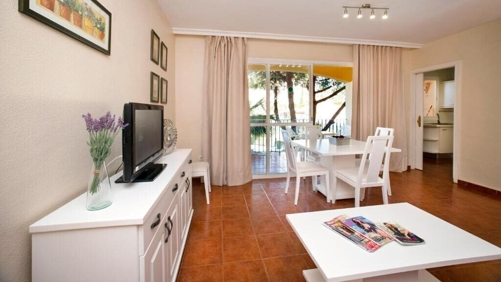 Картинка Apartamentos Leo Islamar 2*