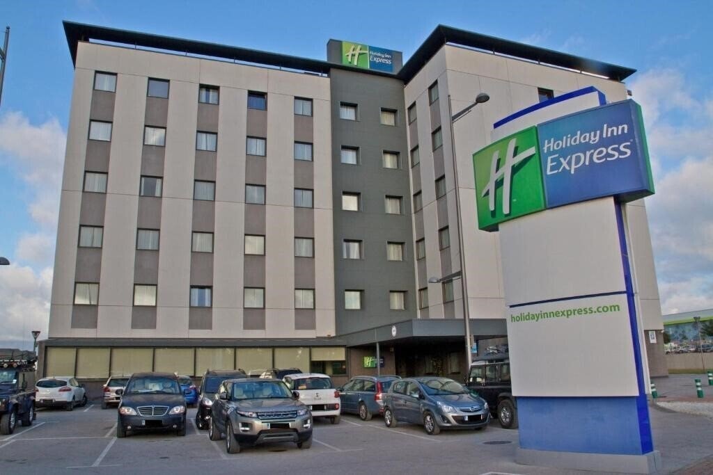 Готель Holiday Inn Express Campo de Gibraltar Barrios 3*