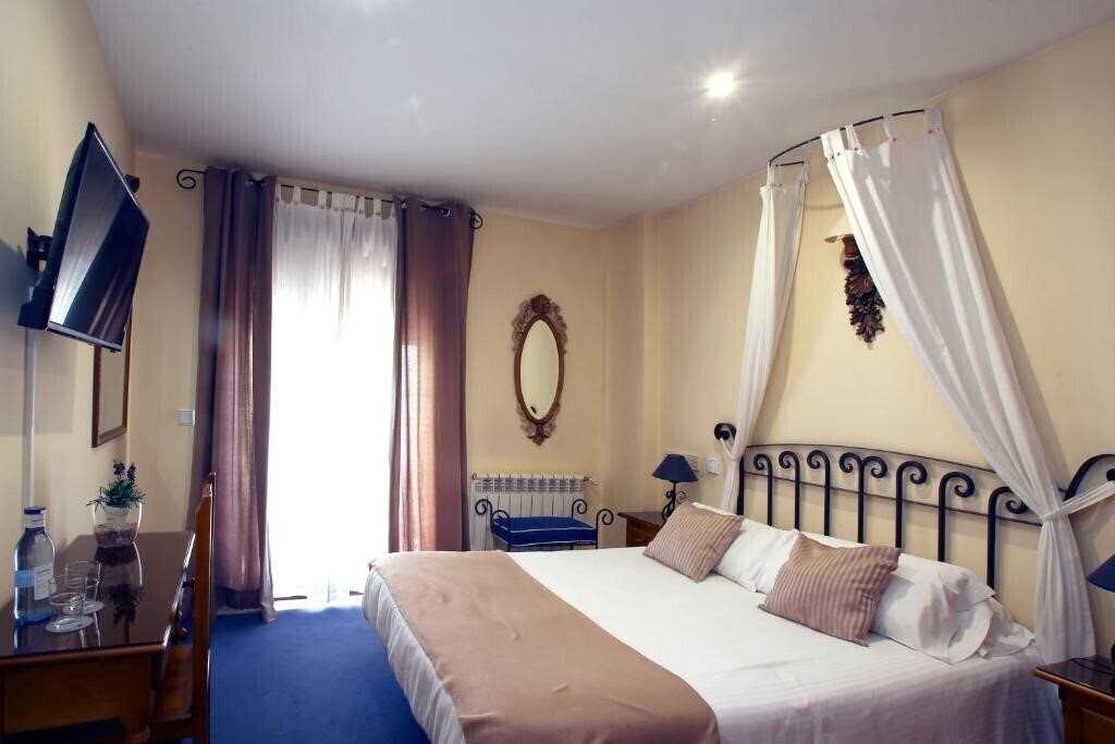 Готель Arco San Vicente 2*