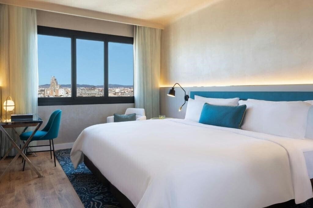 Картинка Renaissance Barcelona Hotel 5*