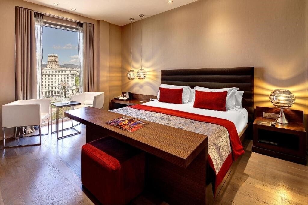 Готель Olivia Plaza 4*