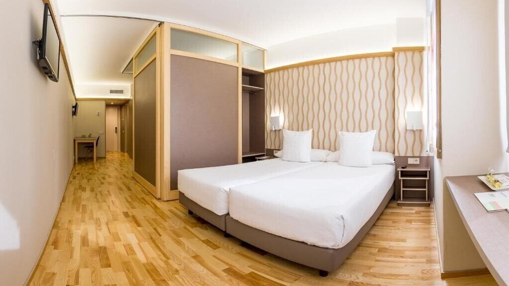 Готель Bonanova Suite Aparthotel 3*