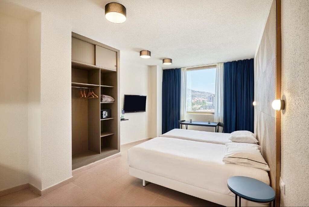 Фото Hesperia Sant Joan Suites 3*