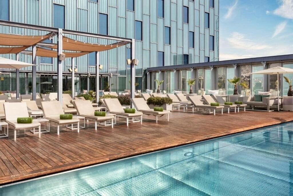 Отель The Level At Melia Barcelona Sky 4*
