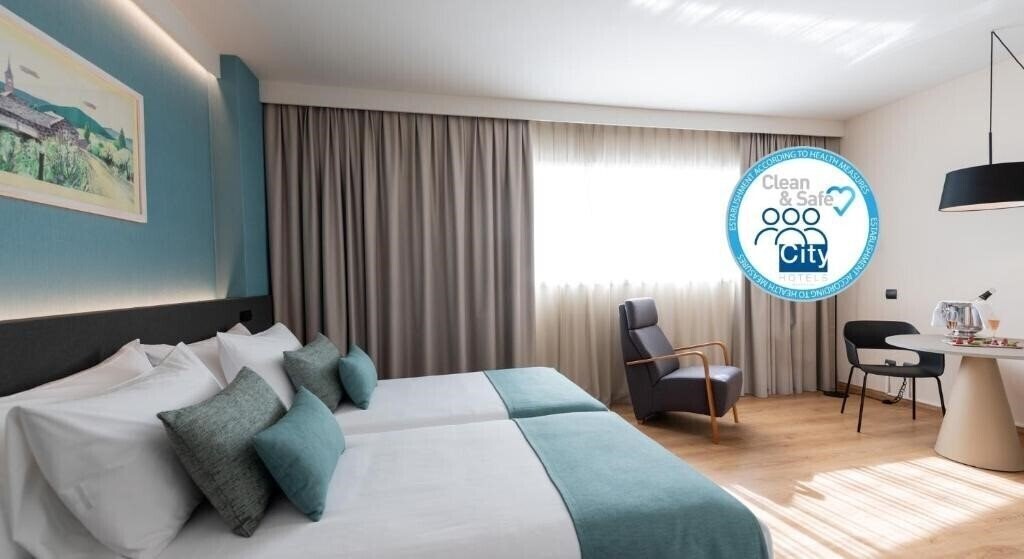 Готель Aparthotel Atenea 4*