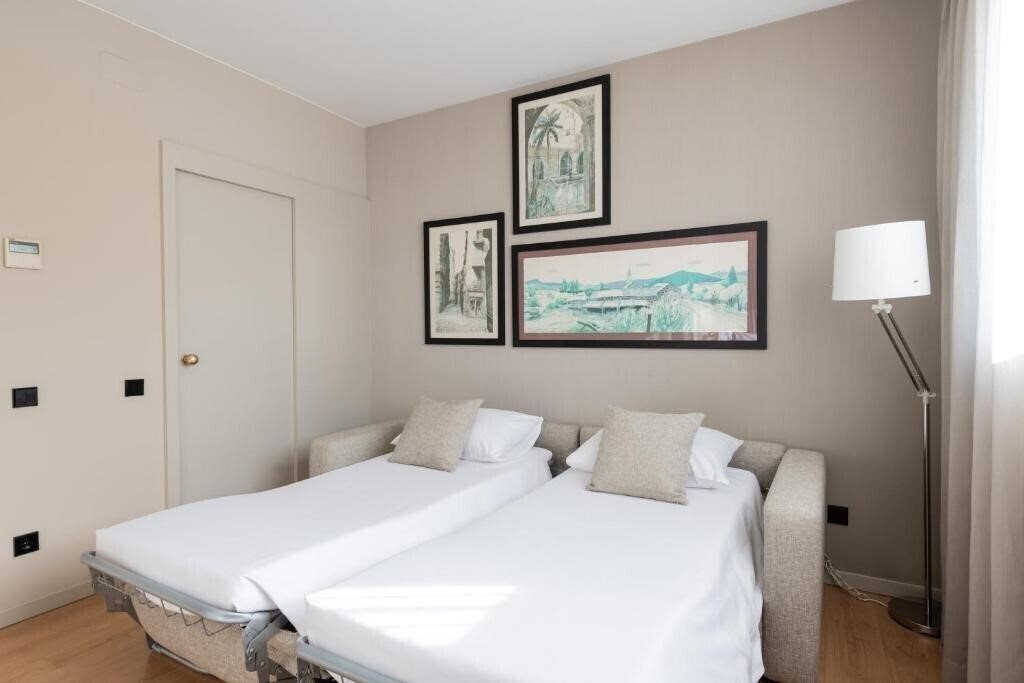 Фото Aparthotel Atenea 4*