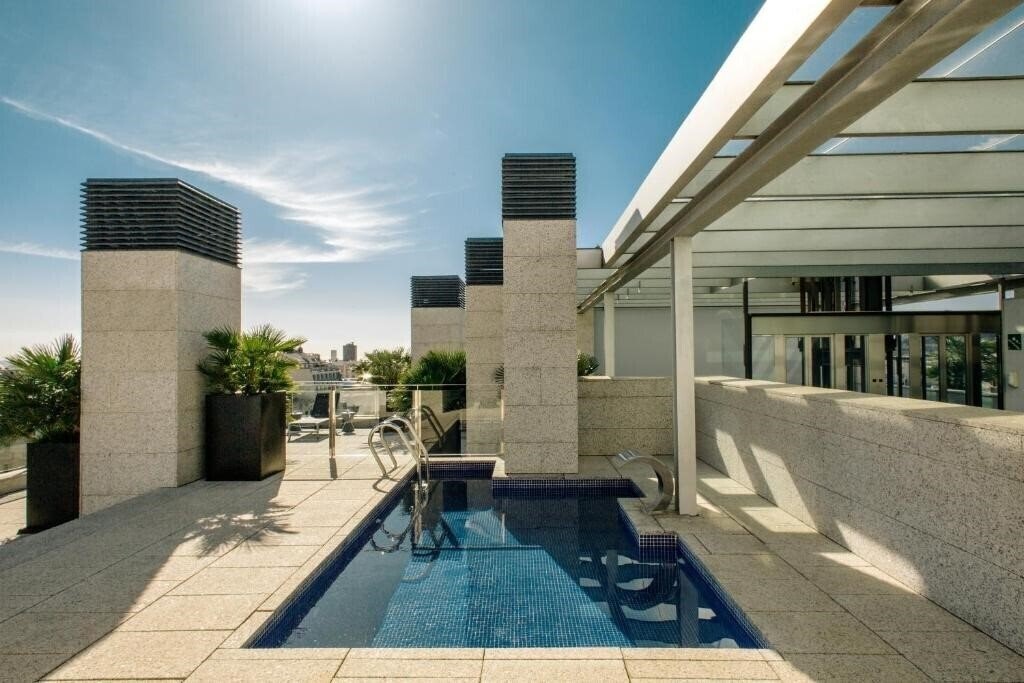 Отель Barcelona Apartment Suites Avenue Luxe 4*