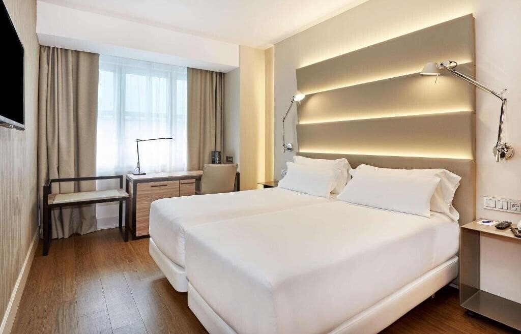 Картинка NH Saints Barcelona 3*