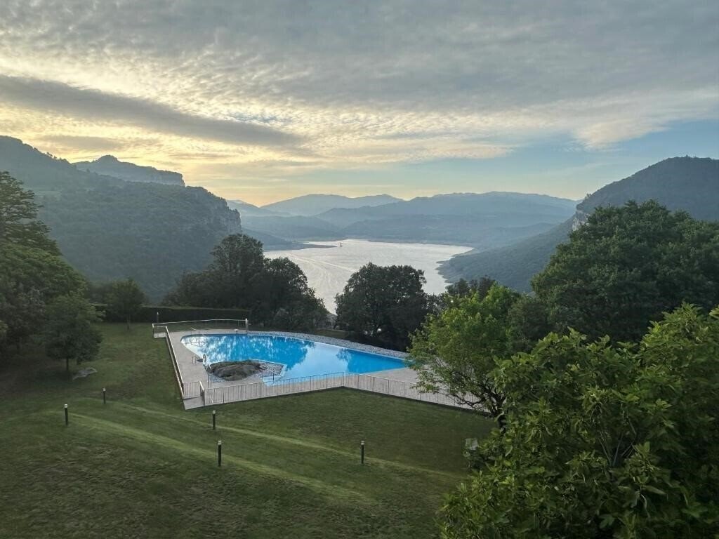 Отель Parador De Vic - Sau 4*