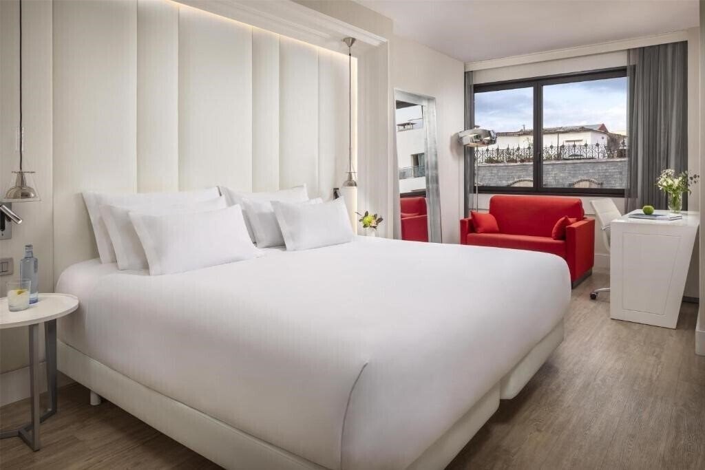 Фотография NH Collection Barcelona Gran Hotel Calderon 5*