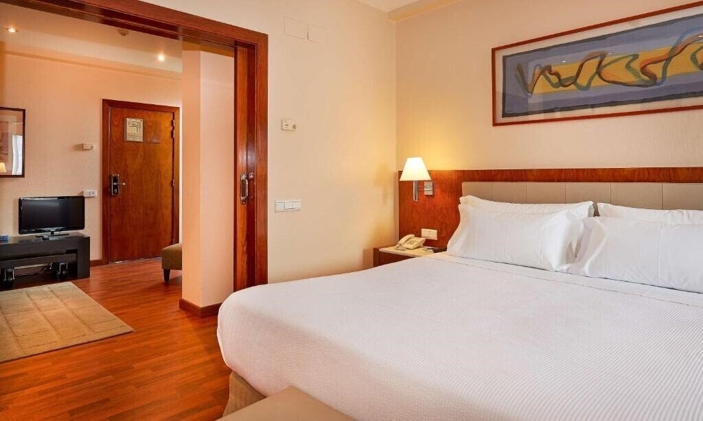 Фотографія NH Barcelona Entenza (ex. NH Sants Center NH Forum) 3*