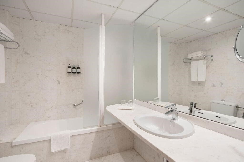 Изображение NH Barcelona Entenza 3*