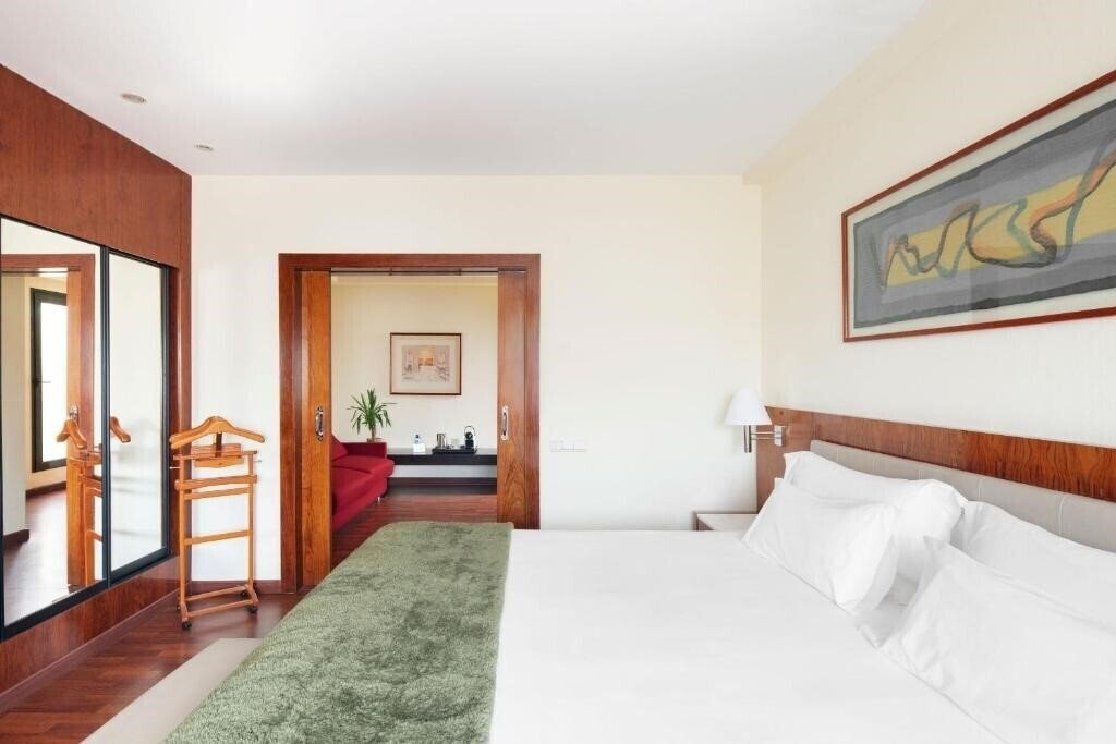 Картинка NH Barcelona Entenza 3*