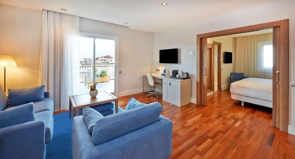 Фото NH Barcelona Les Corts 3*