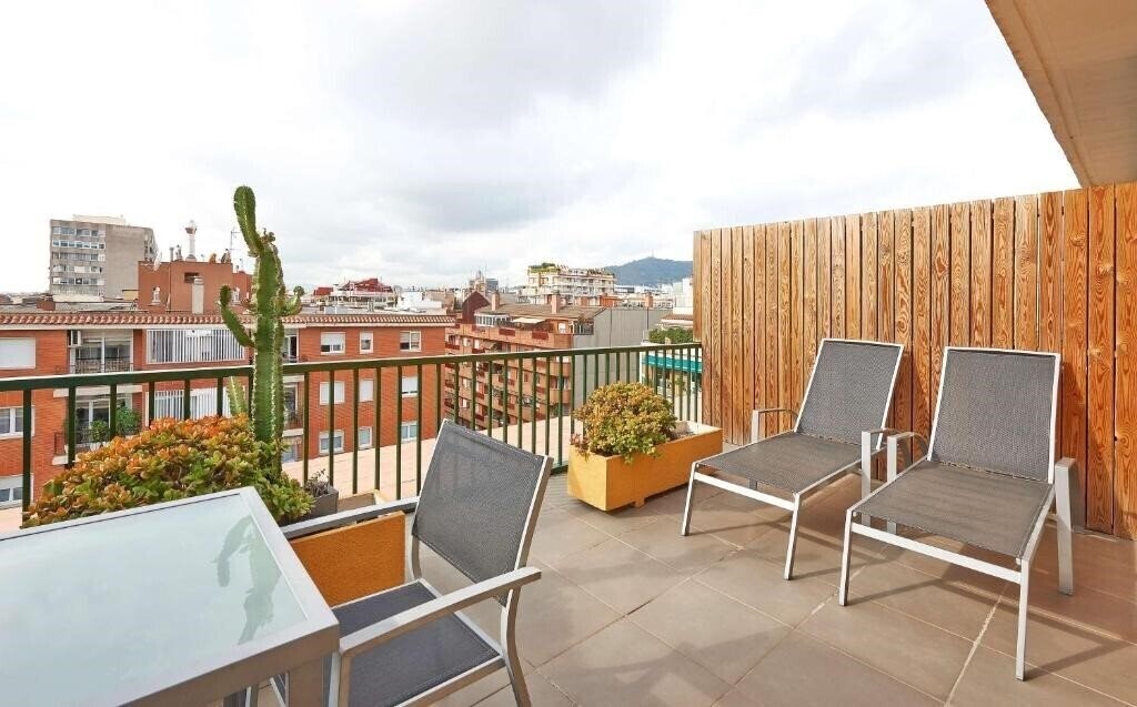 Фотография NH Barcelona Les Corts 3*