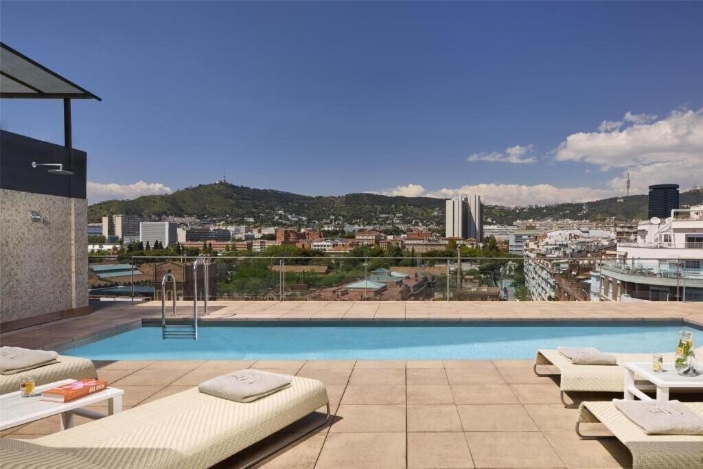 Готель NH Barcelona Stadium 3*