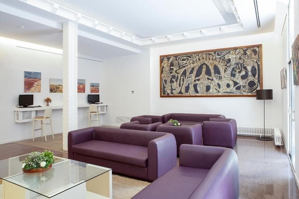 Картинка Gaudi 3*