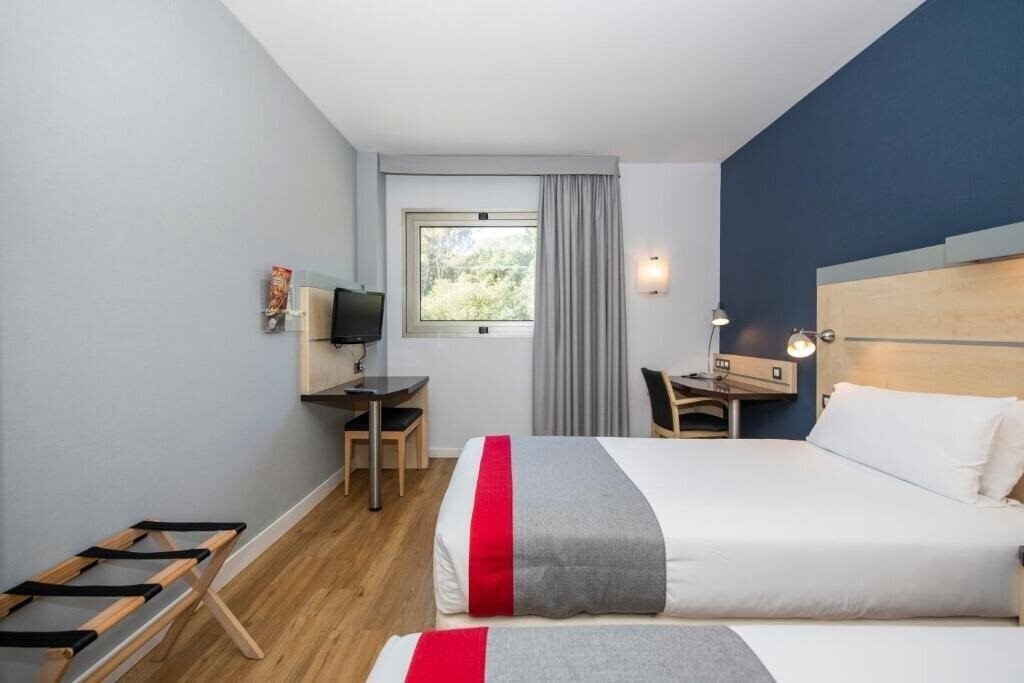 Фото Holiday Inn Express Montmelo 3*