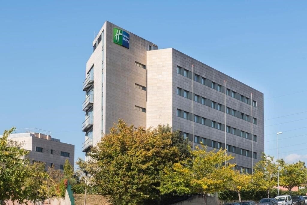 Готель Holiday Inn Express Sant Cugat 3*